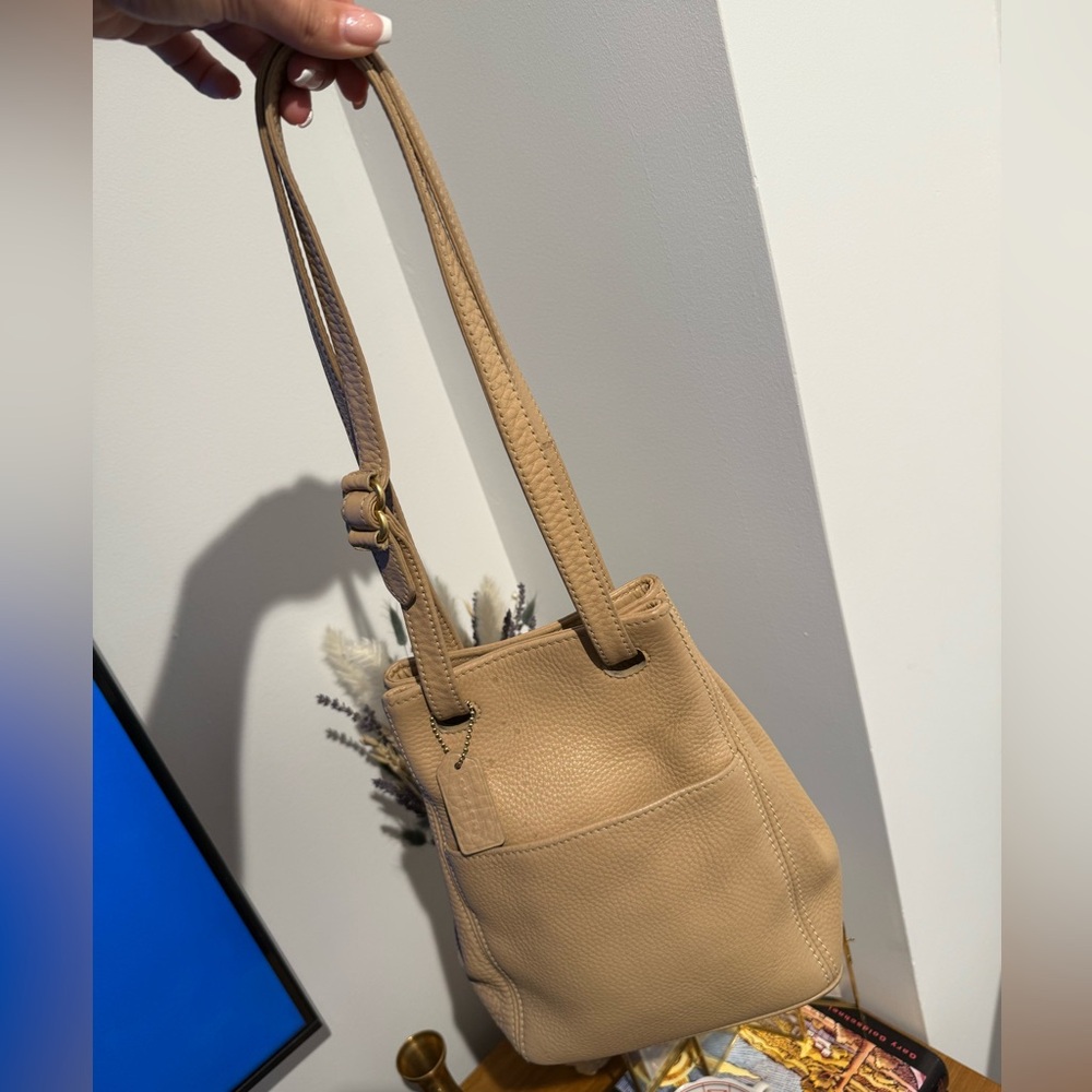 Vintage (1997) Coach Sonoma (4923) Leather Bucket Bag in Beige (Made in Italy)